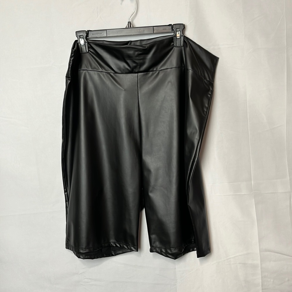 pleather Black shorts - Picture 1 of 4